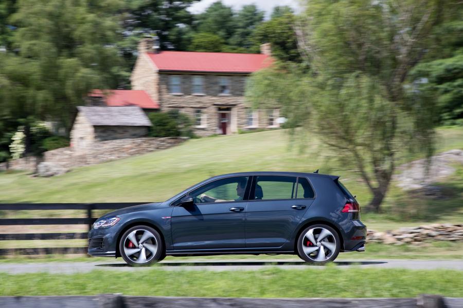  Volkswagen Golf GTI 5-Door (Typ 5G) 2017 года  (NA) (фото 14 из 41)